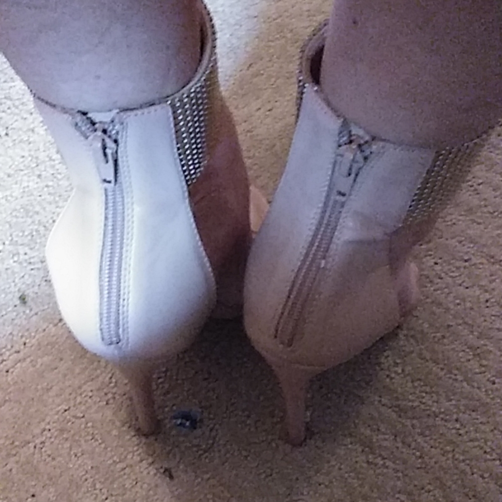 Heels - Picture 3 of 6